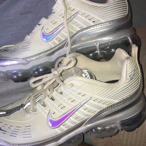 Nikes Womans Vapor Max 360